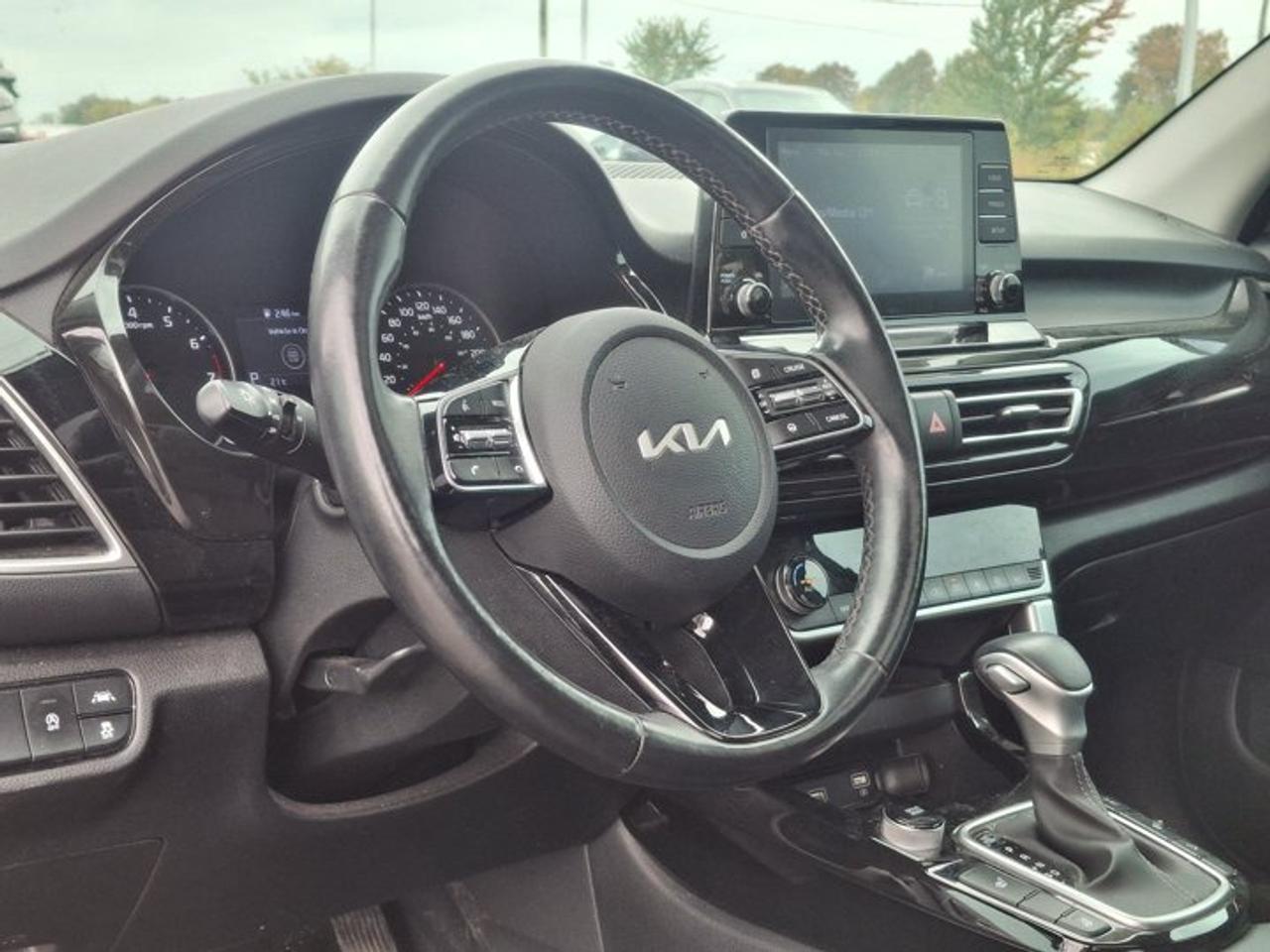 2023 Kia Seltos EX AWD | Leather | Sunroof | Heated Seats + Steering | CarPlay + Android Auto | Blind Spot & More ! Photo