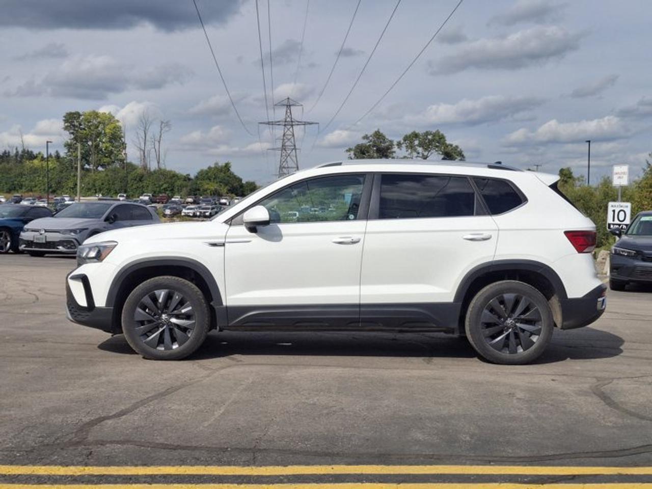 2024 Volkswagen Taos Comfortline | Heated Seats + Steering | Remote Start | Adaptive Cruise | CarPlay + Android & More ! Photo2