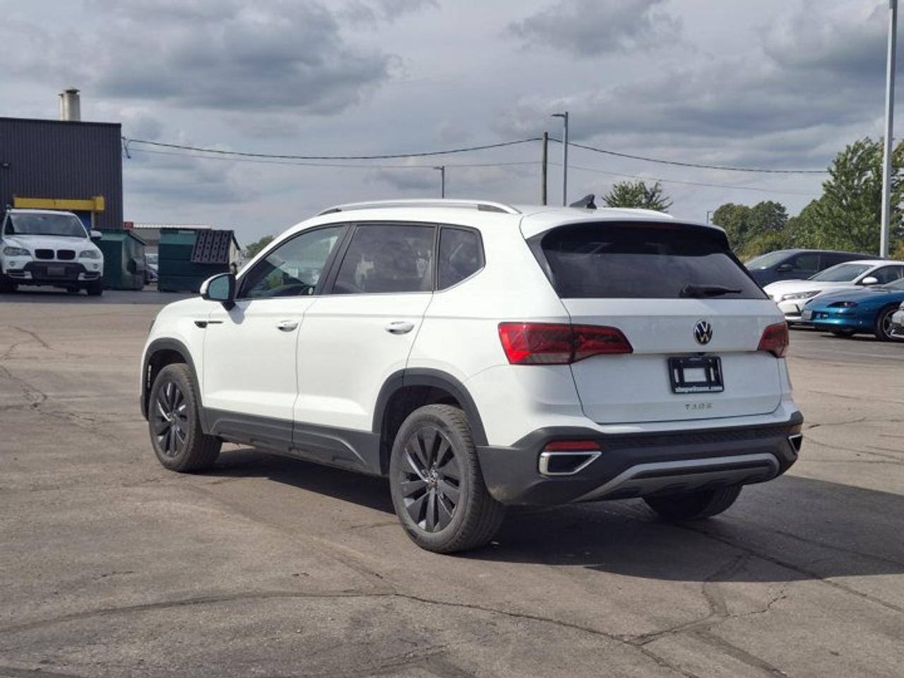 2024 Volkswagen Taos Comfortline | Heated Seats + Steering | Remote Start | Adaptive Cruise | CarPlay + Android & More ! Photo