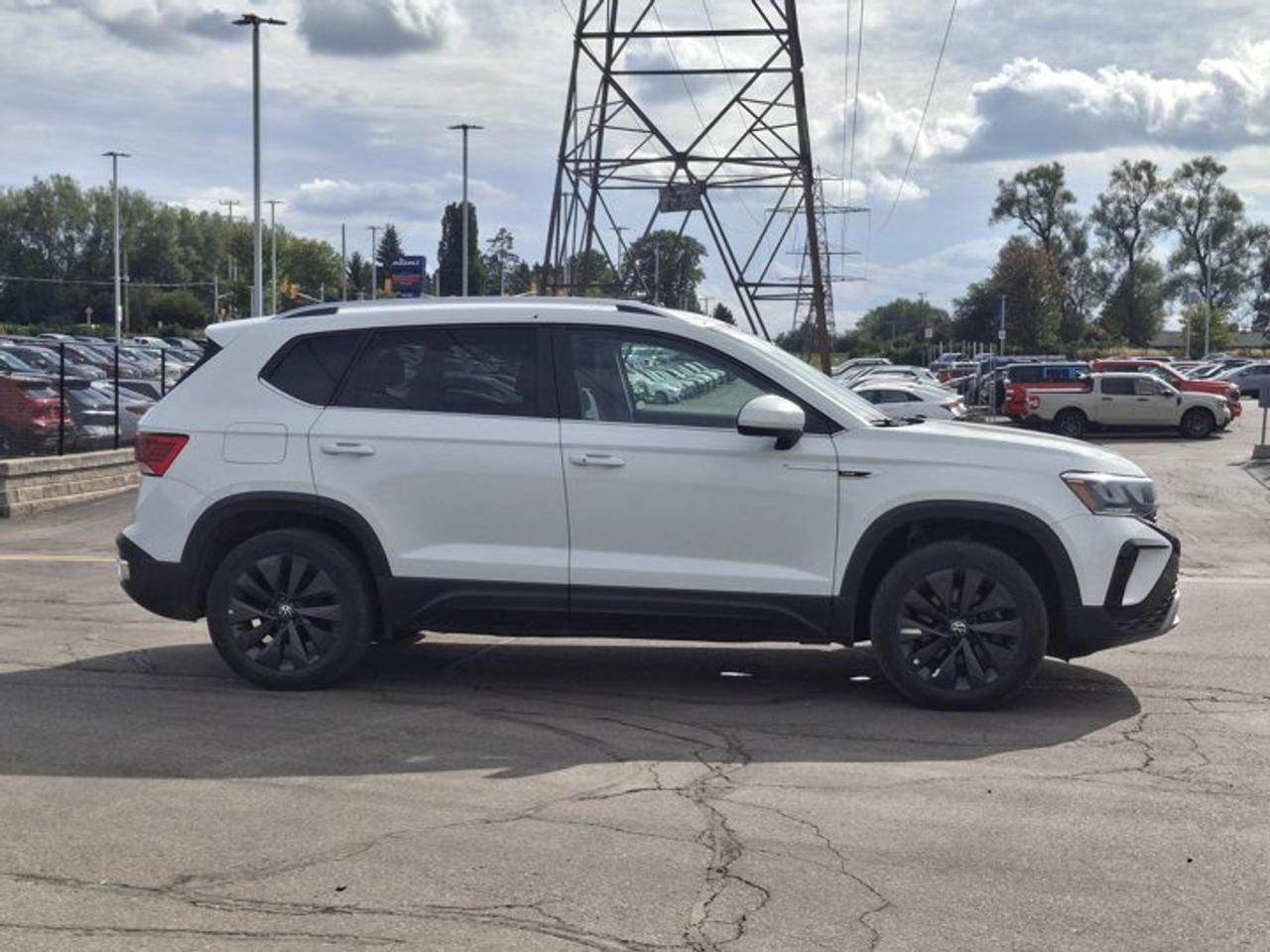 2024 Volkswagen Taos Comfortline | Heated Seats + Steering | Remote Start | Adaptive Cruise | CarPlay + Android & More ! Photo