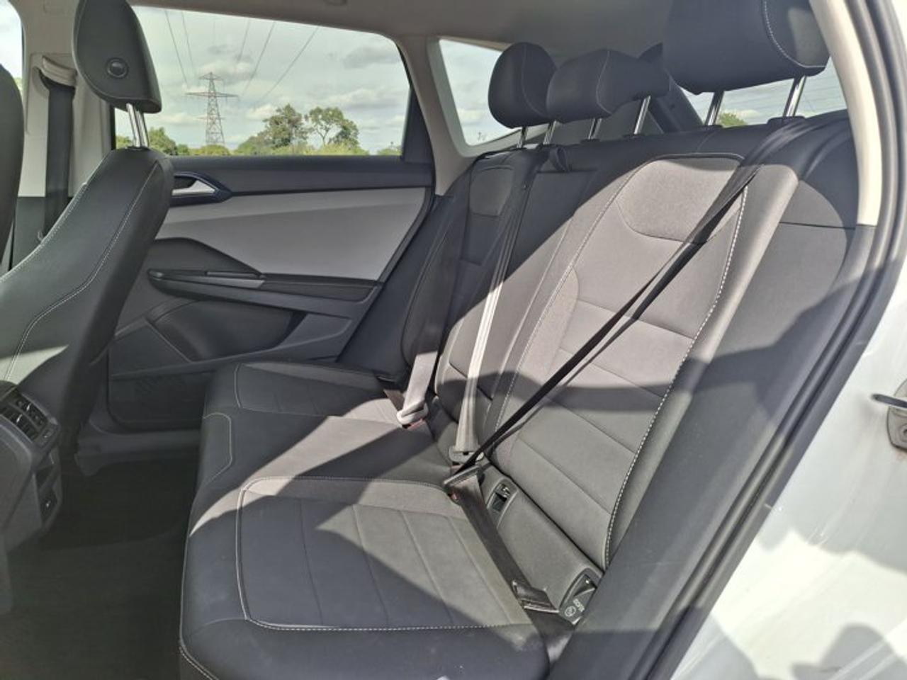 2024 Volkswagen Taos Comfortline | Heated Seats + Steering | Remote Start | Adaptive Cruise | CarPlay + Android & More ! Photo