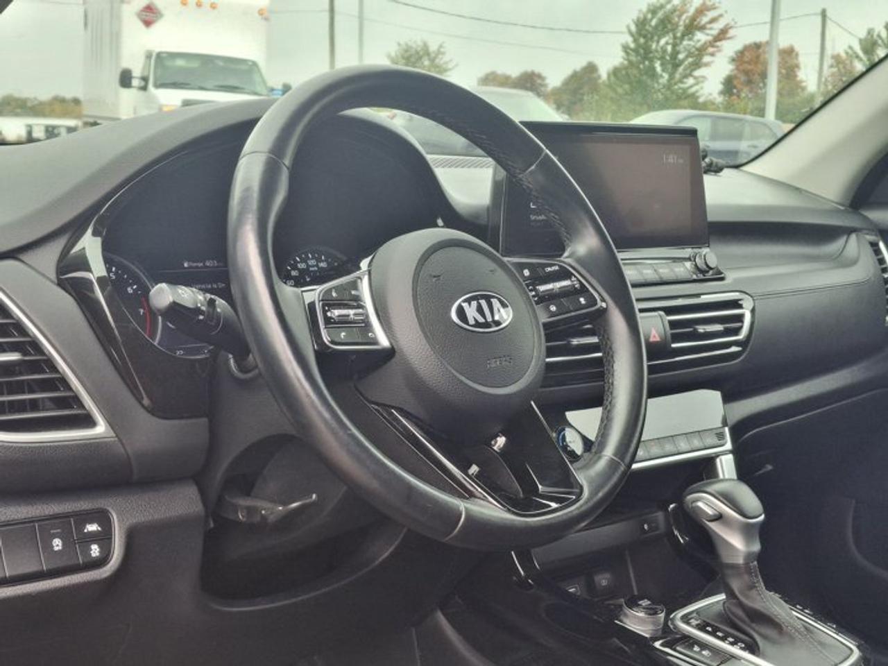 2021 Kia Seltos EX Premium AWD | Leather | Sunroof | Heated + Ventilated Seats | Heated Steering | CarPlay & More ! Photo