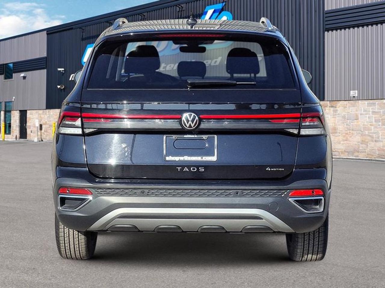 2025 Volkswagen Taos Comfortline AWD | Leather Trim | Htd Seats + Steering | Wireless Carplay | Remote Start | and More ! Photo