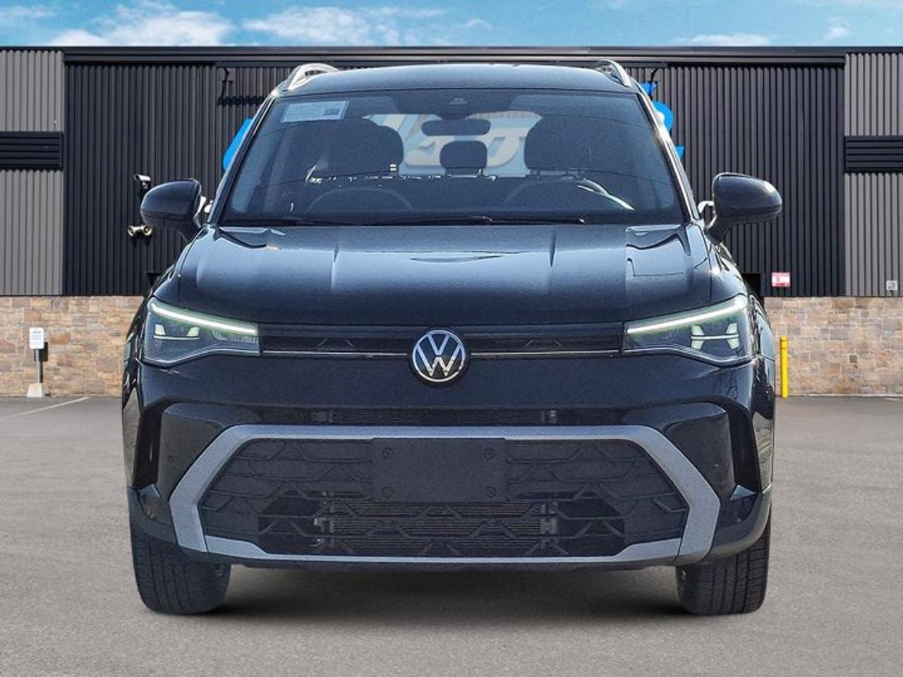 2025 Volkswagen Taos Comfortline AWD | Leather Trim | Htd Seats + Steering | Wireless Carplay | Remote Start | and More ! Photo