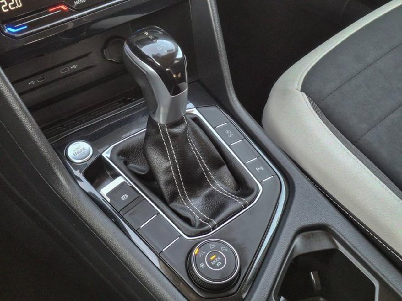 2025 Volkswagen Taos Comfortline AWD | Leather Trim | Htd Seats + Steering | Wireless Carplay | Remote Start | and More ! Photo
