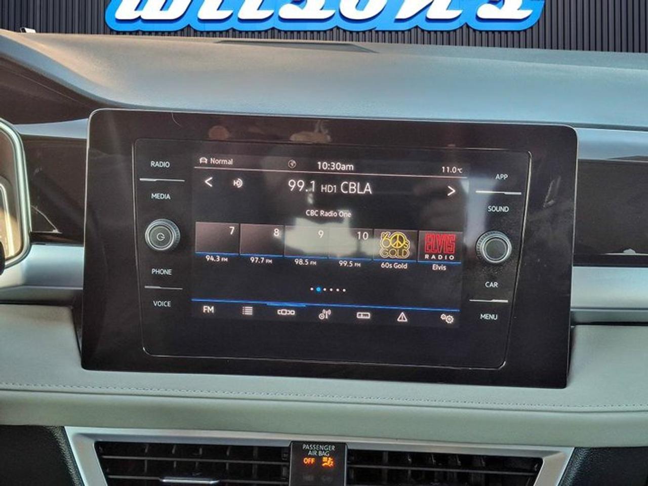 2025 Volkswagen Taos Comfortline AWD | Leather Trim | Htd Seats + Steering | Wireless Carplay | Remote Start | and More ! Photo