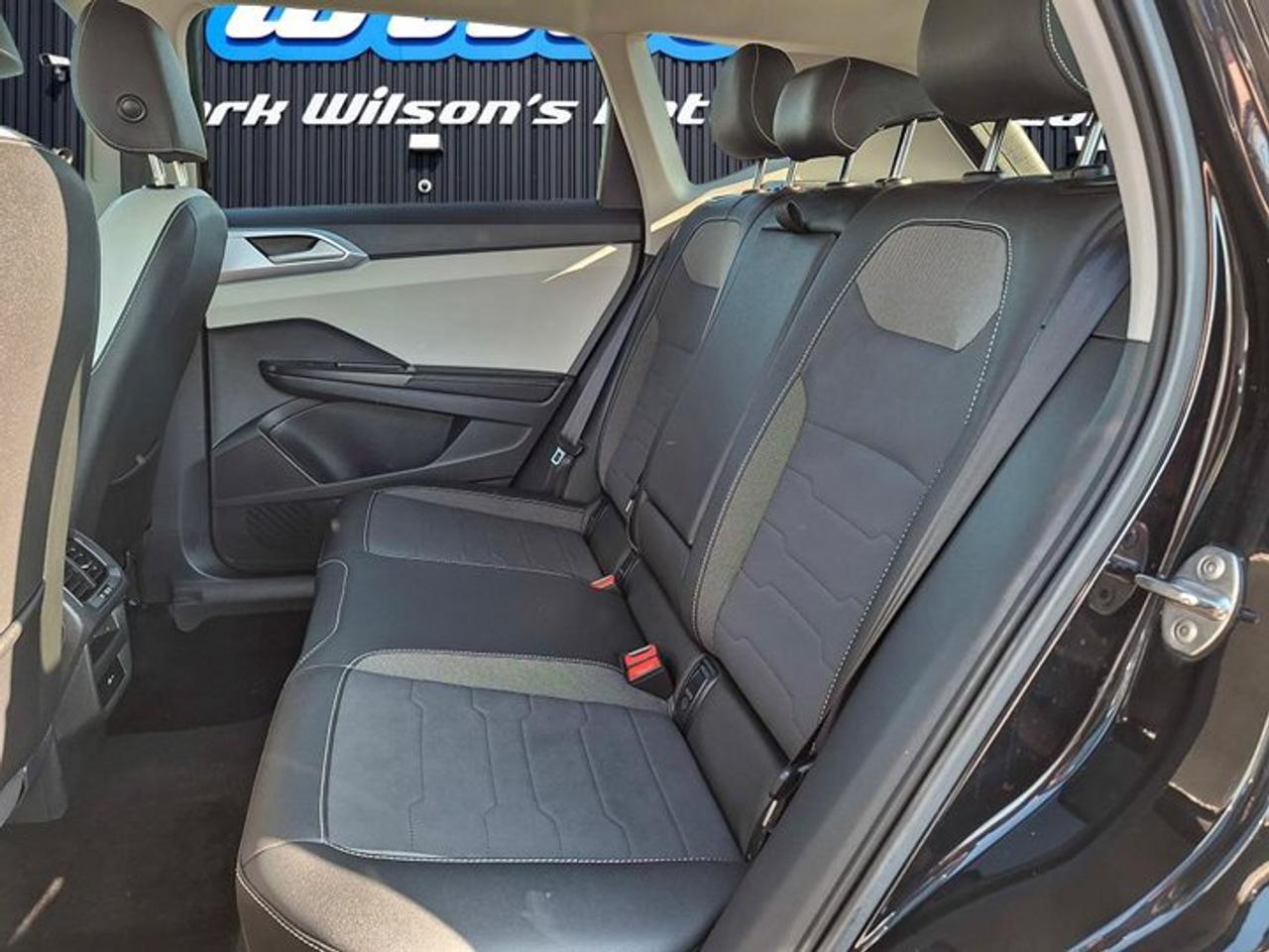 2025 Volkswagen Taos Comfortline AWD | Leather Trim | Htd Seats + Steering | Wireless Carplay | Remote Start | and More ! Photo