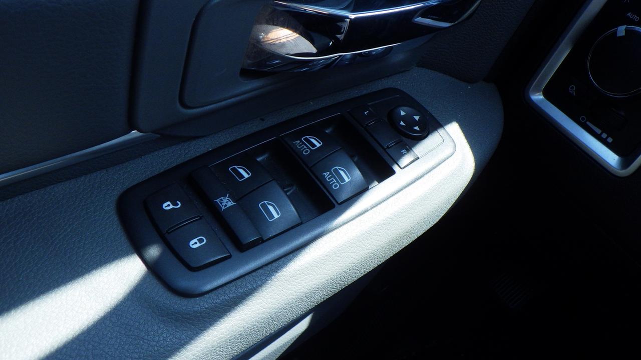 2016 RAM 1500 SLT Photo