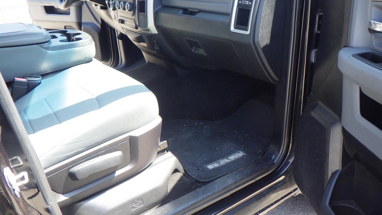 2016 RAM 1500 SLT Photo