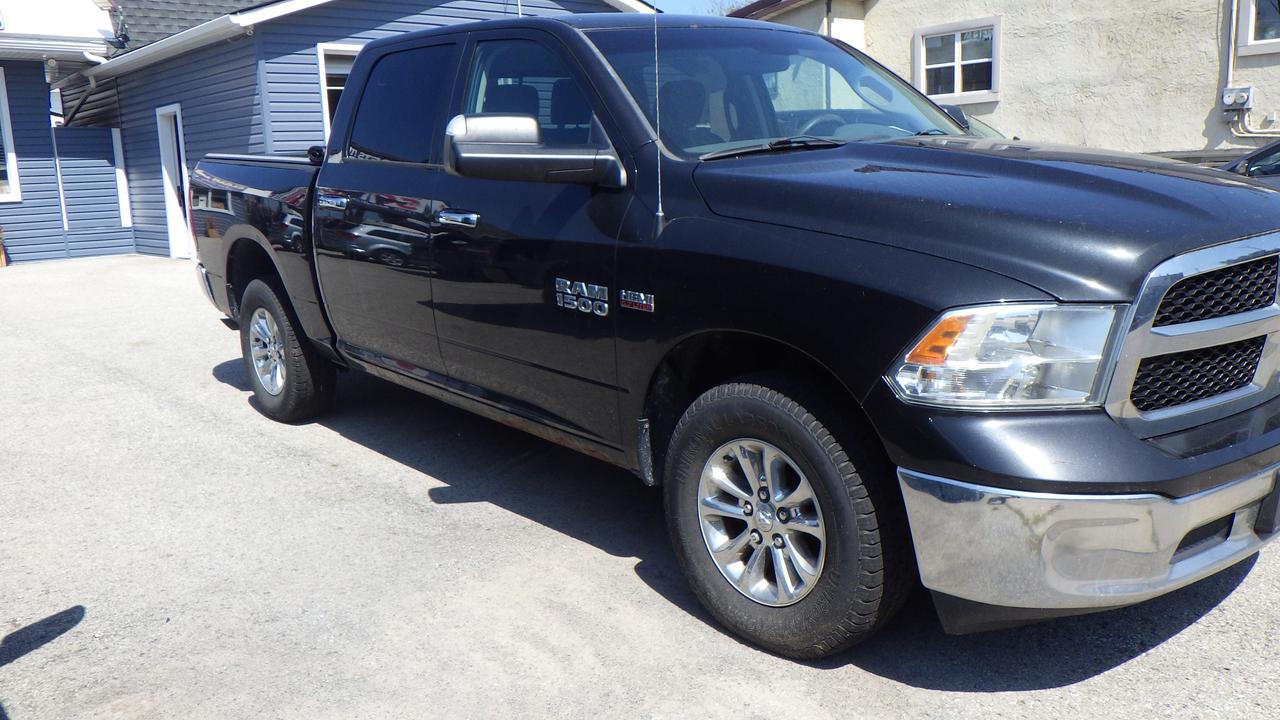 2016 RAM 1500 SLT Photo2