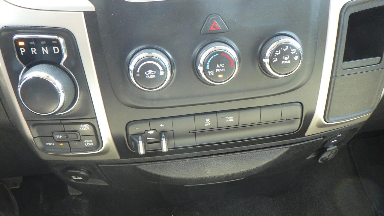 2016 RAM 1500 SLT Photo