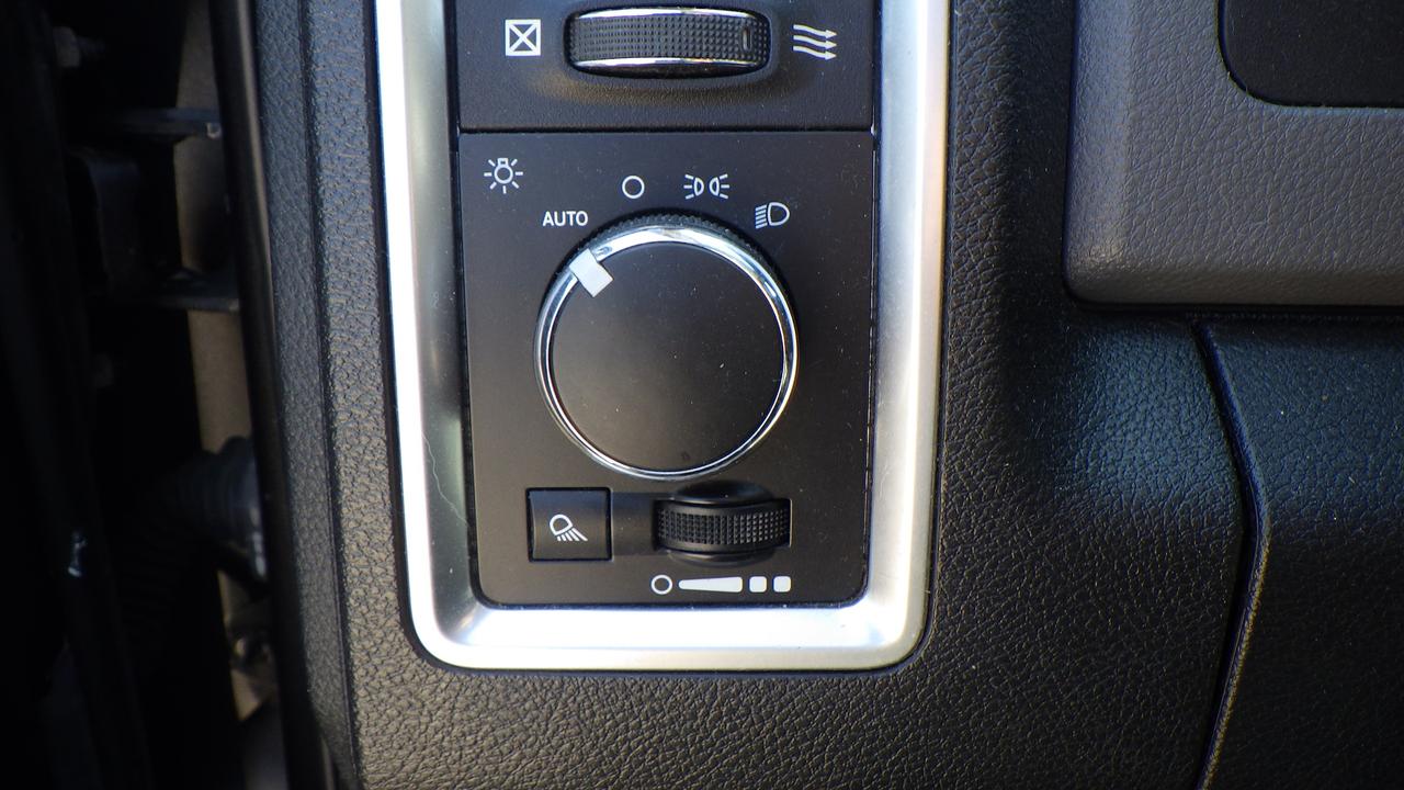 2016 RAM 1500 SLT Photo