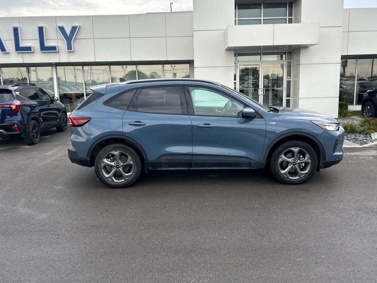 2025 Ford Escape ST-Line Select AWD Photo