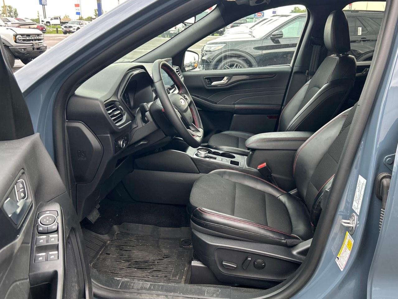 2025 Ford Escape ST-Line Select AWD Photo