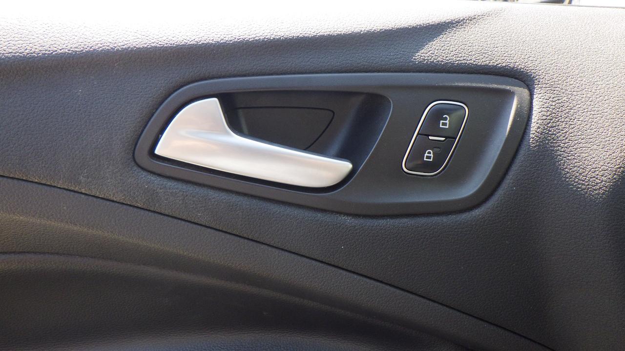 2017 Ford Escape SE Photo