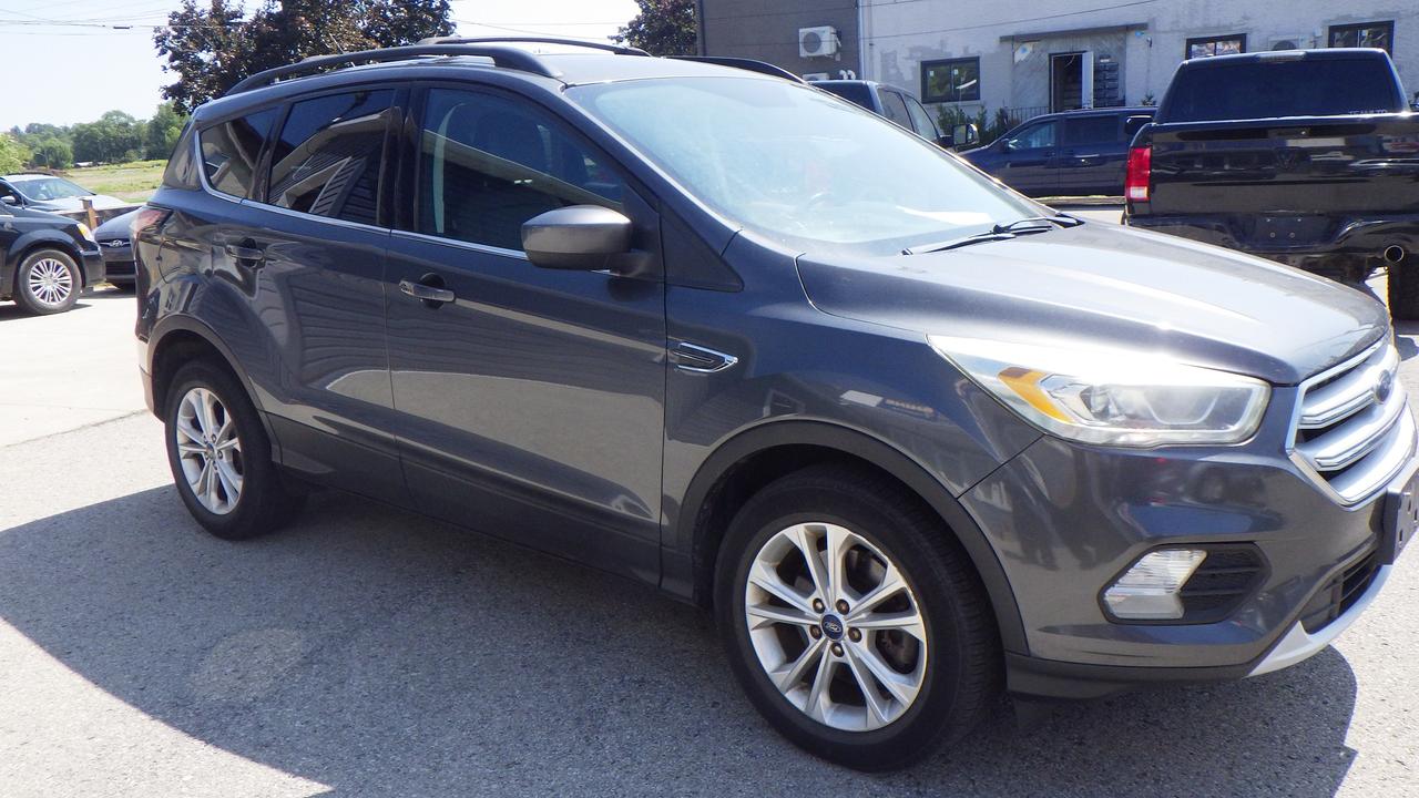 2017 Ford Escape SE Photo2