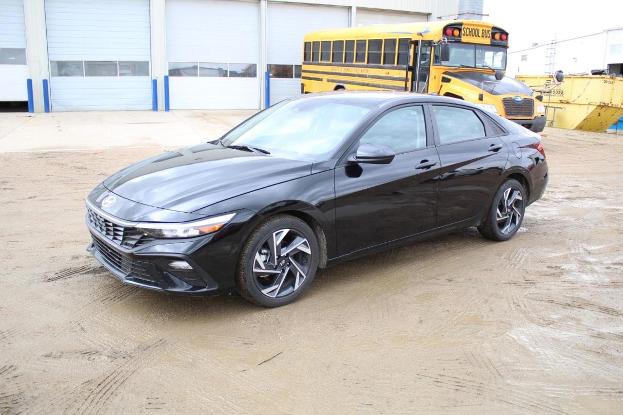 2025 Hyundai Elantra Preferred IVT w/Tech Pkg, Htd cloth, S/R, NAV, BUC - Photo #1