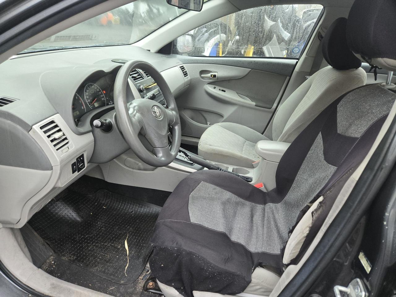 2010 Toyota Corolla CE - Photo #11