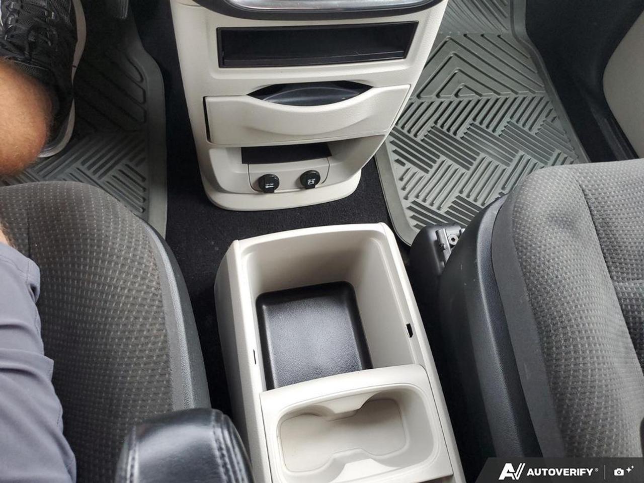 2017 Dodge Grand Caravan SXT Photo