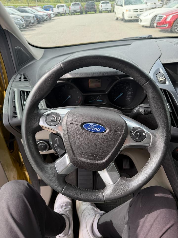 2015 Ford Transit Connect Titanium Photo2