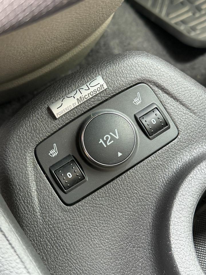 2015 Ford Transit Connect Titanium Photo4