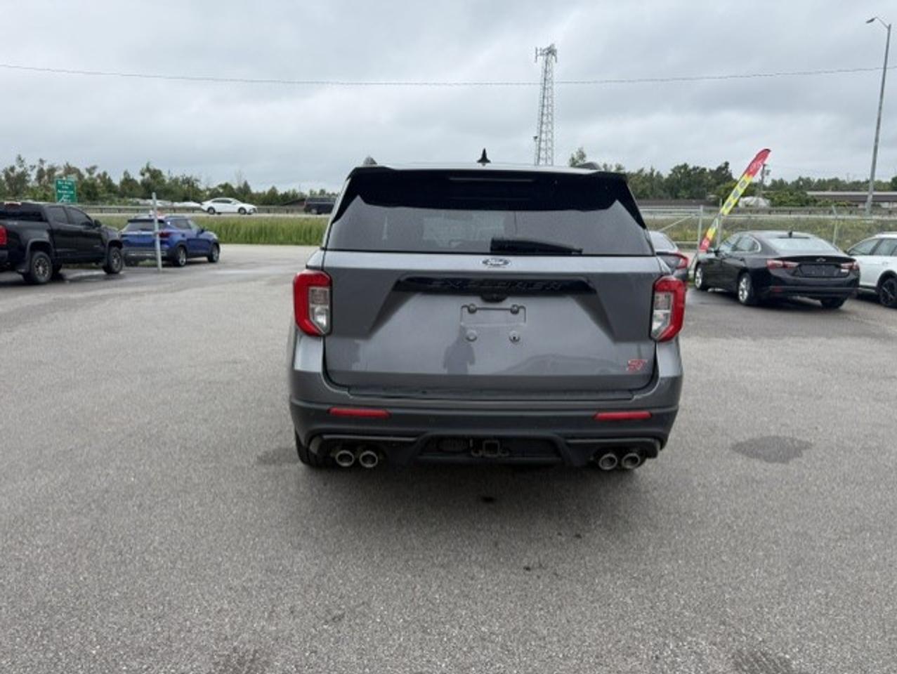 2022 Ford Explorer  Photo4