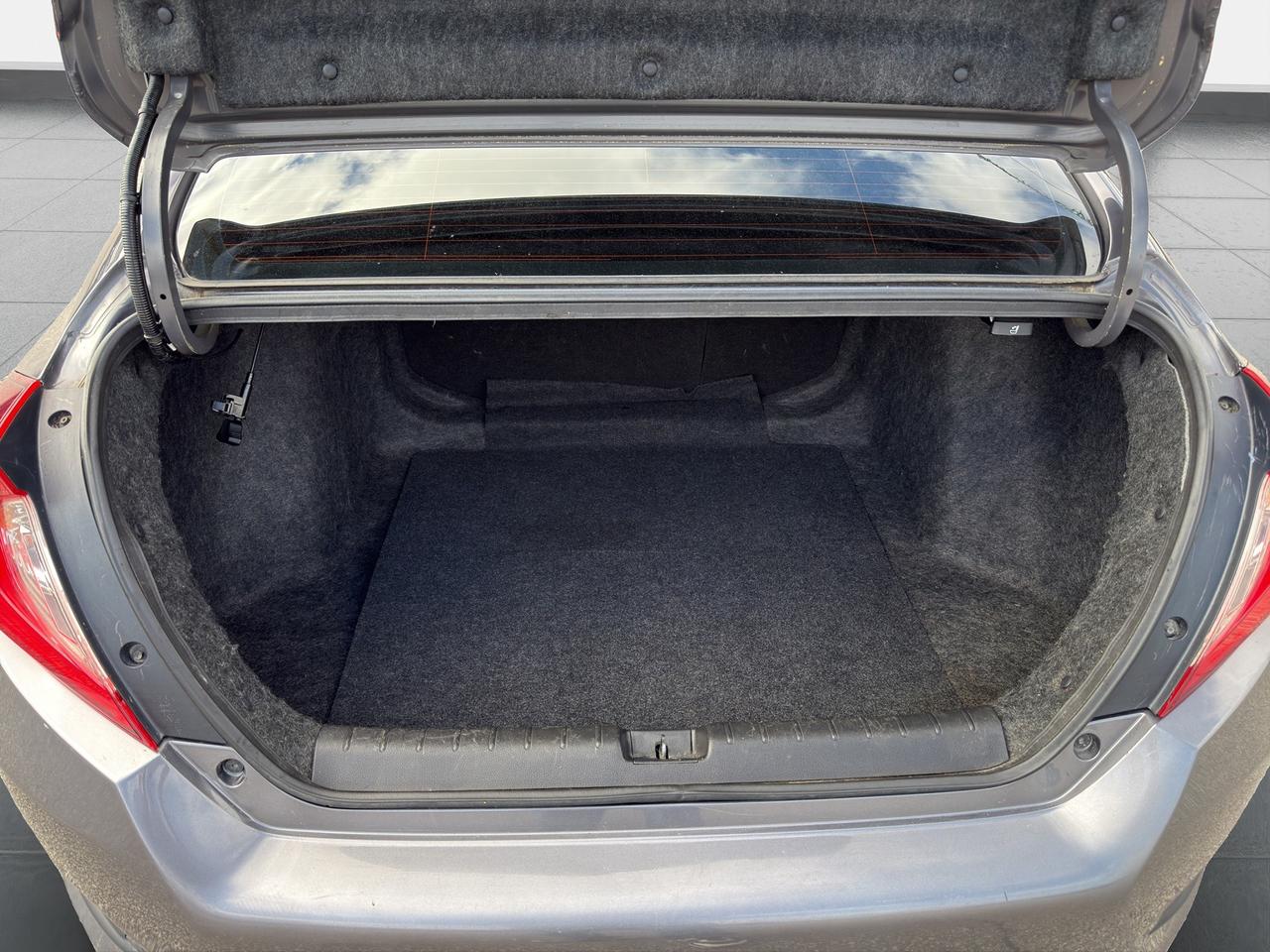 2018 Honda Civic SE Photo