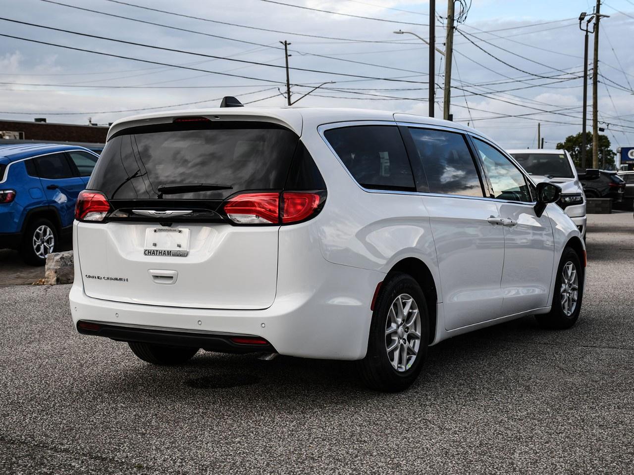 2027 Dodge Grand Caravan SXT 2WD Photo
