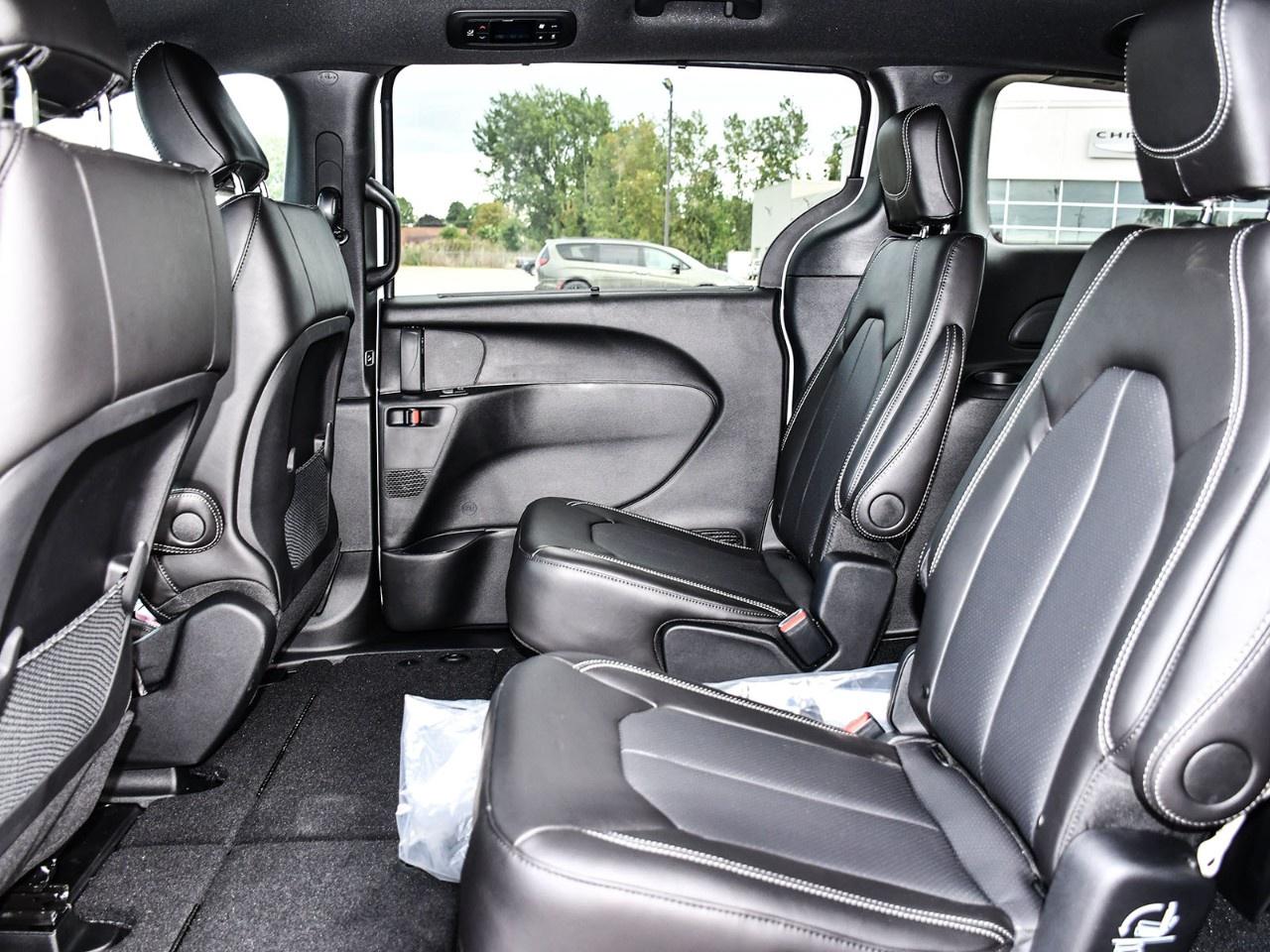 2027 Dodge Grand Caravan SXT 2WD Photo