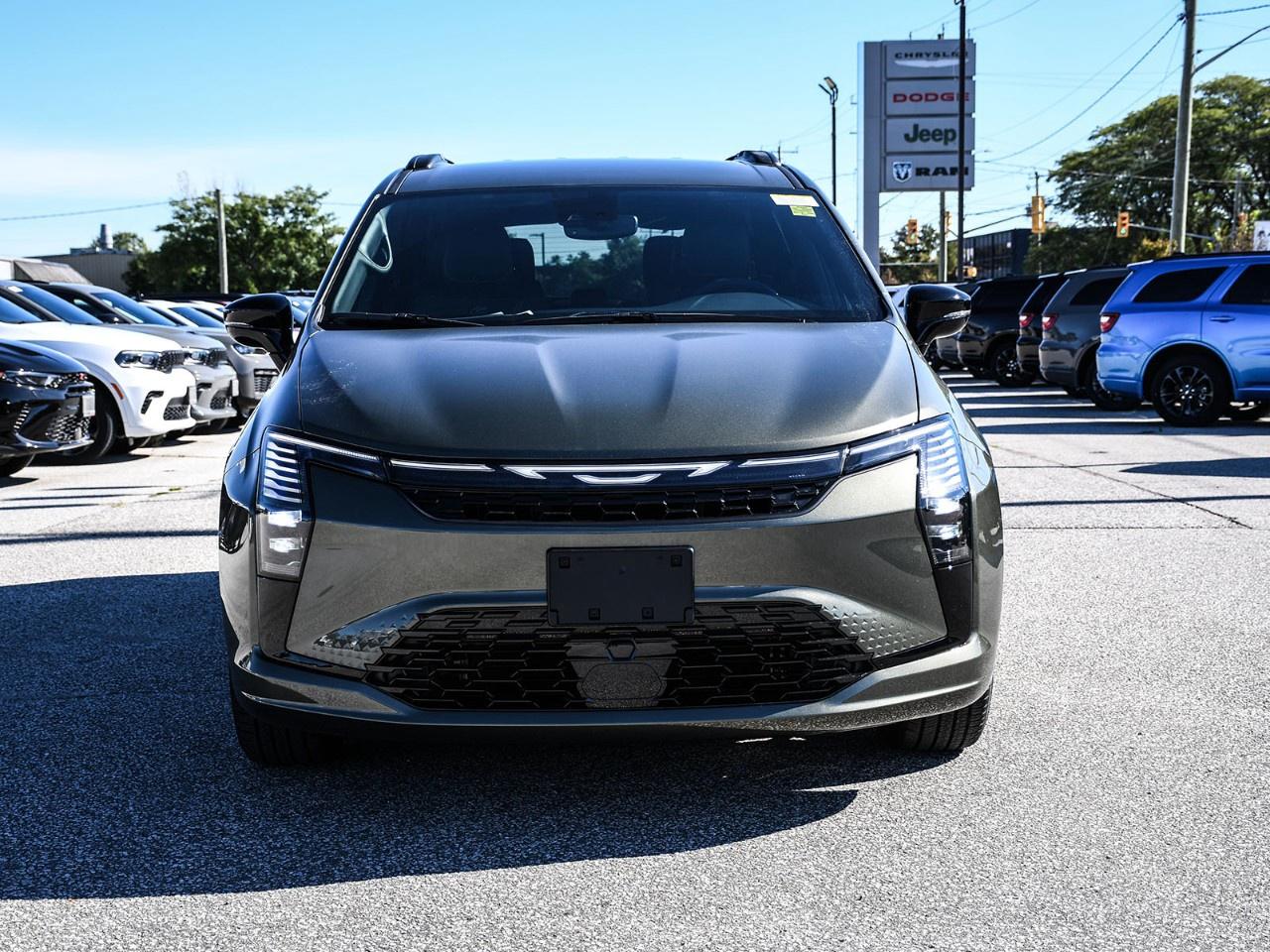 2027 Chrysler Pacifica Select FWD Photo