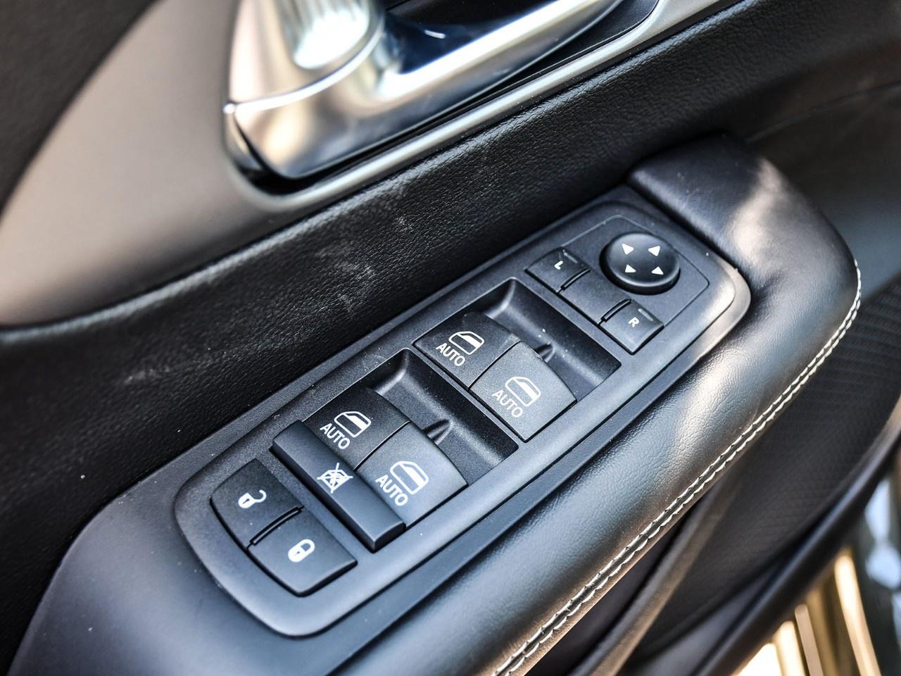 2027 Chrysler Pacifica Select FWD Photo