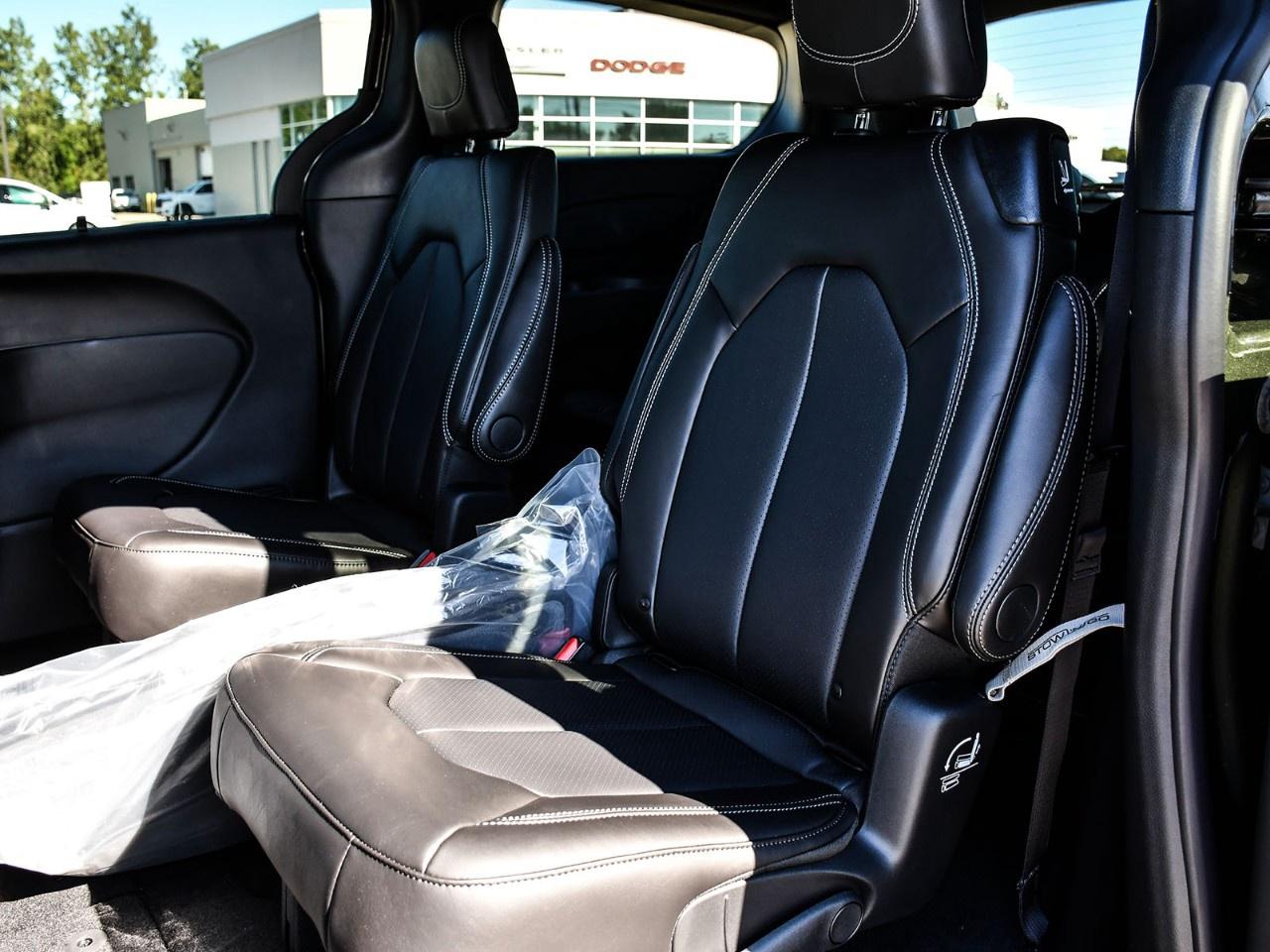 2027 Chrysler Pacifica Select FWD Photo