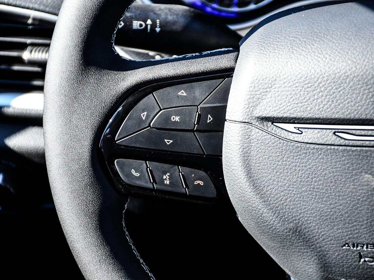 2027 Chrysler Pacifica Select FWD Photo