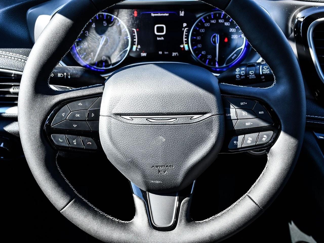 2027 Chrysler Pacifica Select FWD Photo