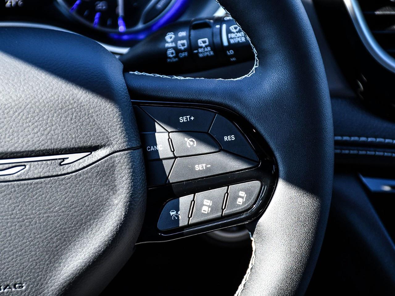 2027 Chrysler Pacifica Select FWD Photo