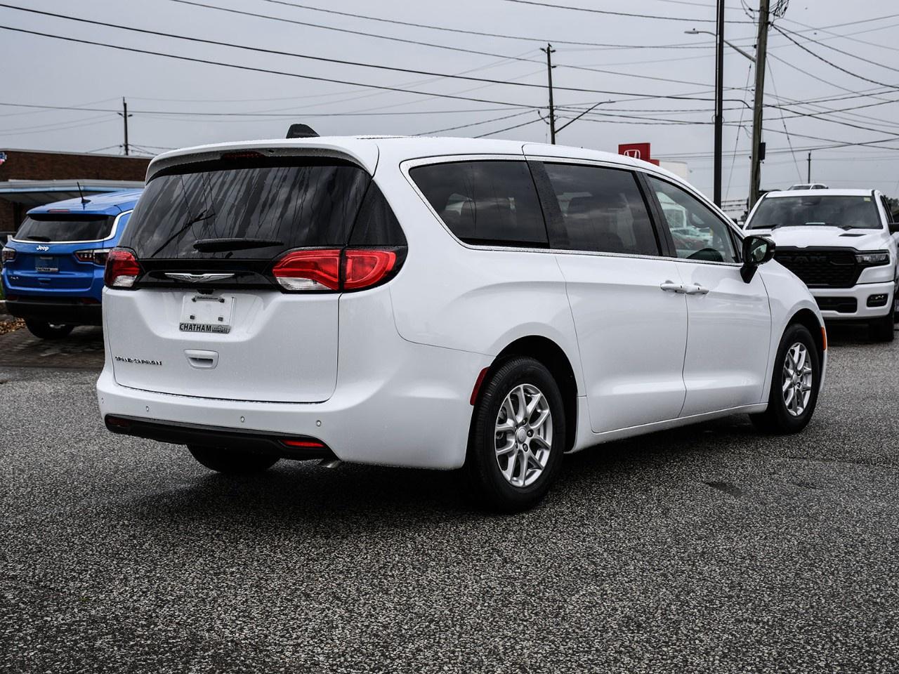 2027 Dodge Grand Caravan SXT 2WD Photo3