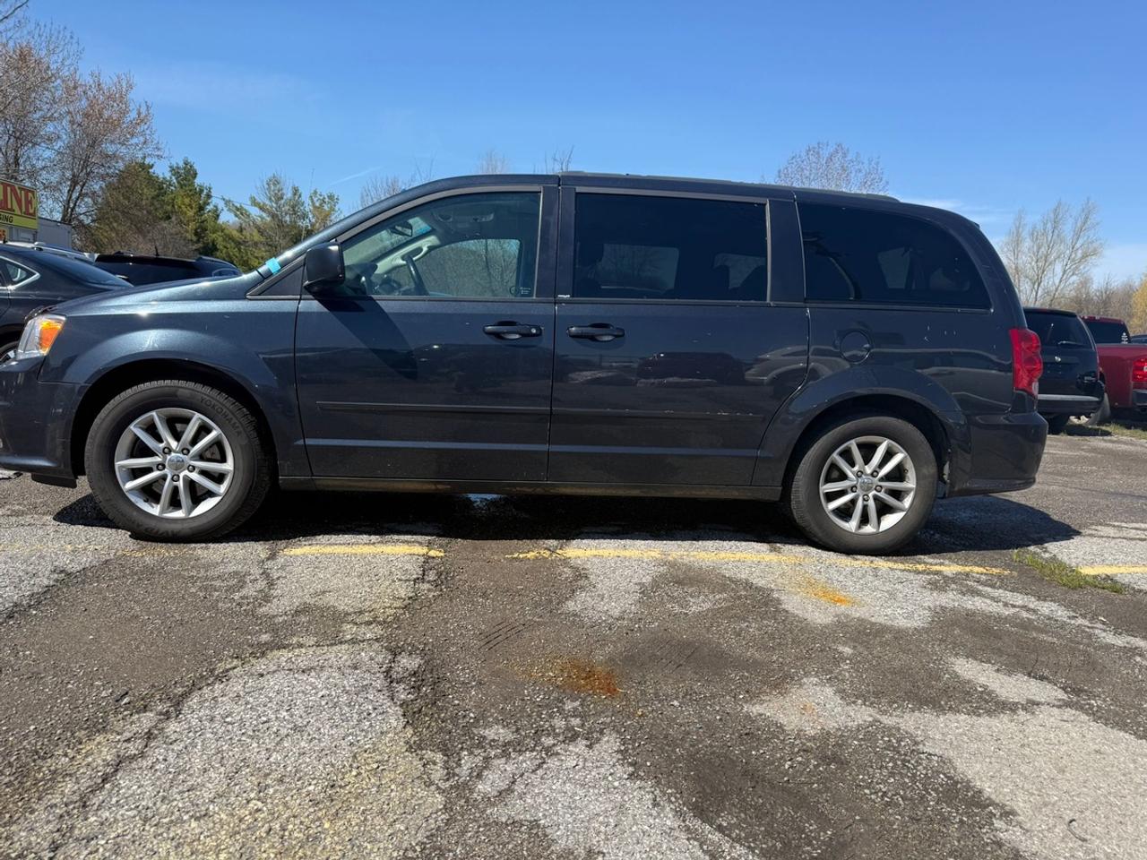 2013 Dodge Grand Caravan SXT Photo