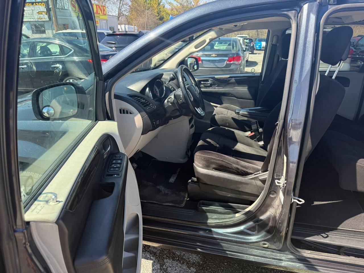 2013 Dodge Grand Caravan SXT Photo