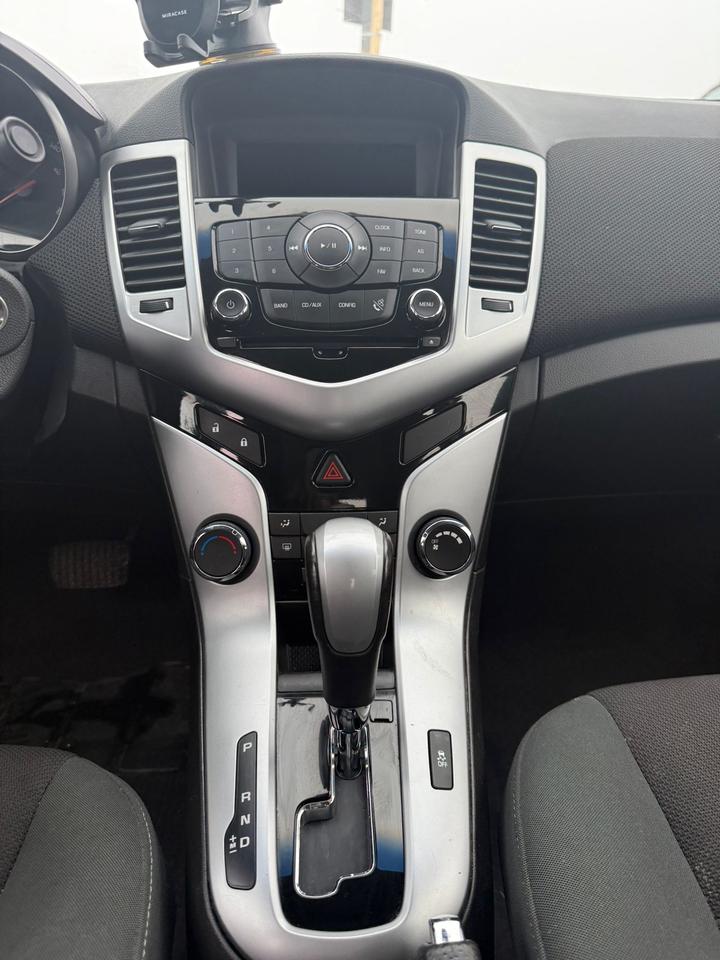 2011 Chevrolet Cruze LT Turbo Photo