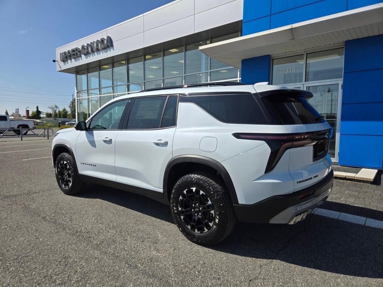 2027 Chevrolet Traverse AWD 4dr Z71 Photo5