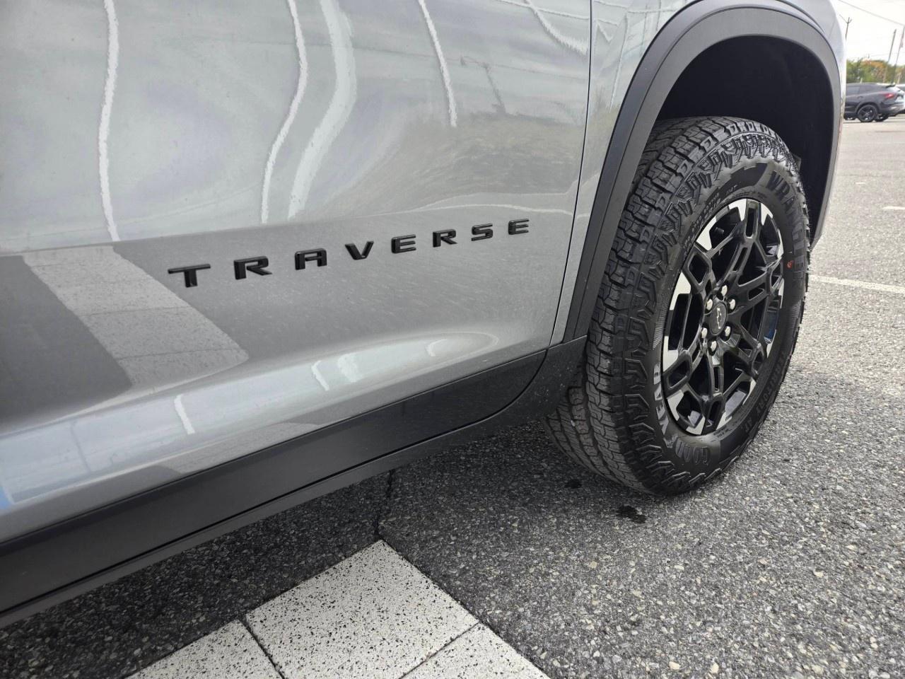 2027 Chevrolet Traverse AWD 4dr Z71 Photo3