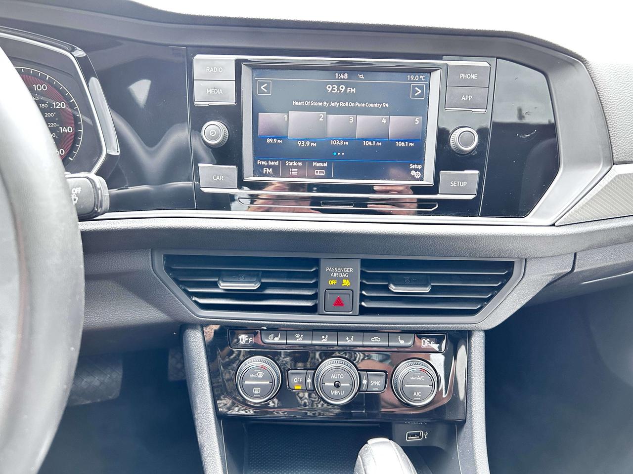 2019 Volkswagen Jetta R-Line Photo