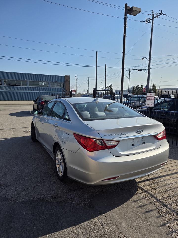 2013 Hyundai Sonata GLS Photo2