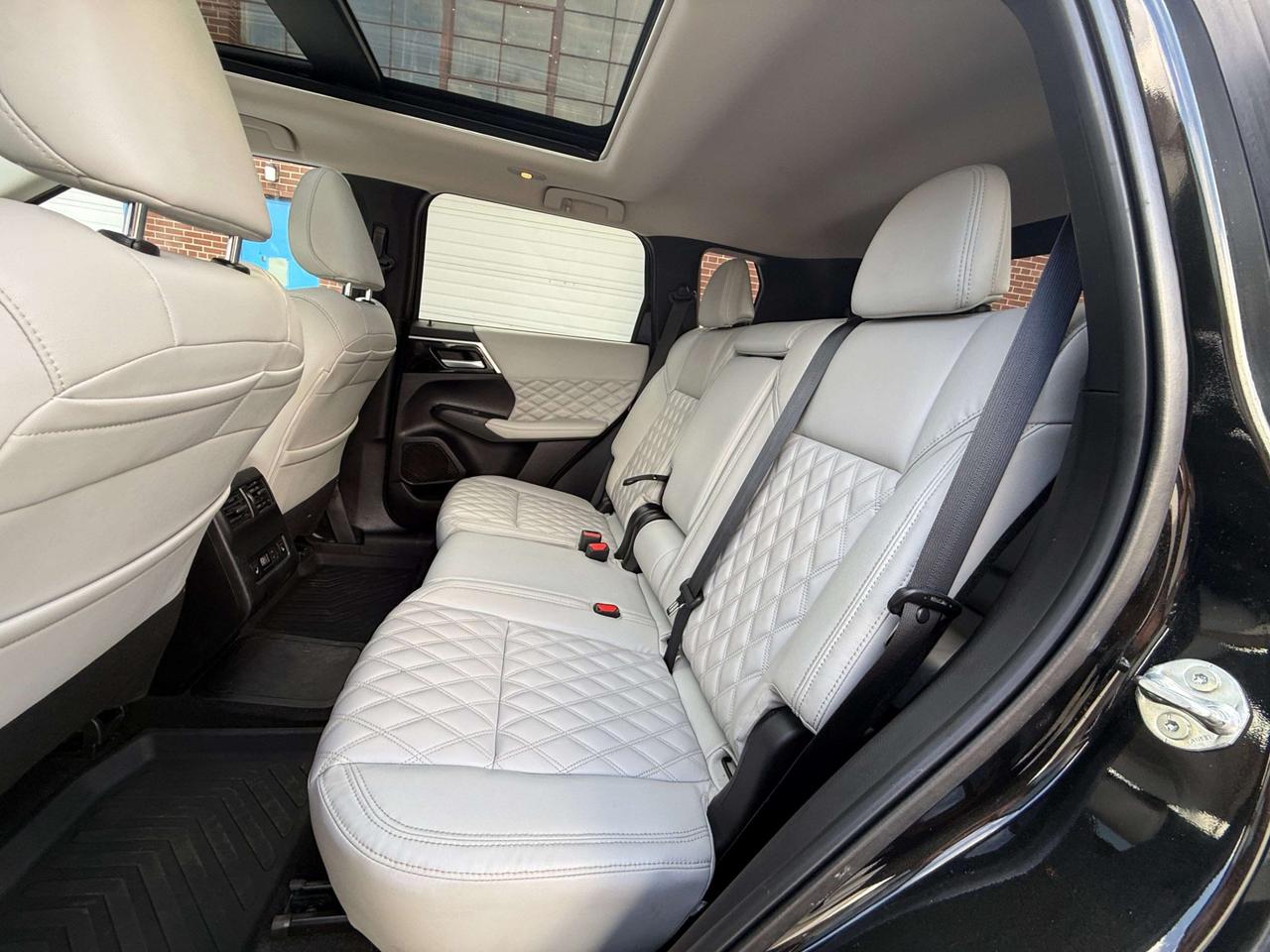 2023 Mitsubishi Outlander SEL   S-AWC   PLUG-IN HYBRID   NO ACCIDENT   360 CAMERA Photo