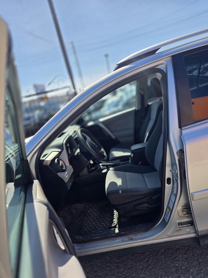 2013 Toyota RAV4 LE Photo
