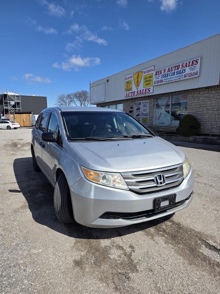 2011 Honda Odyssey LX Photo5