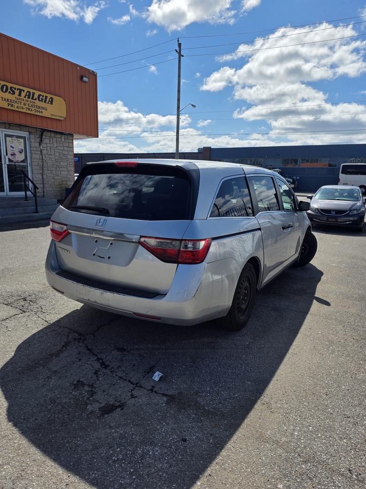 2011 Honda Odyssey LX Photo