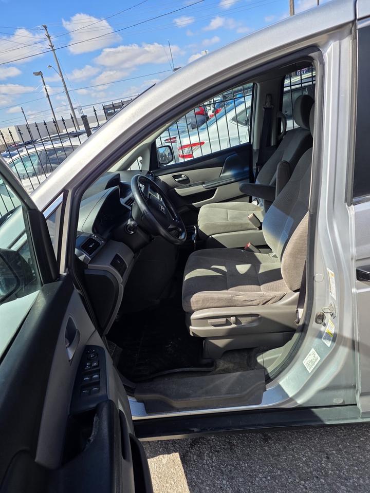 2011 Honda Odyssey LX Photo