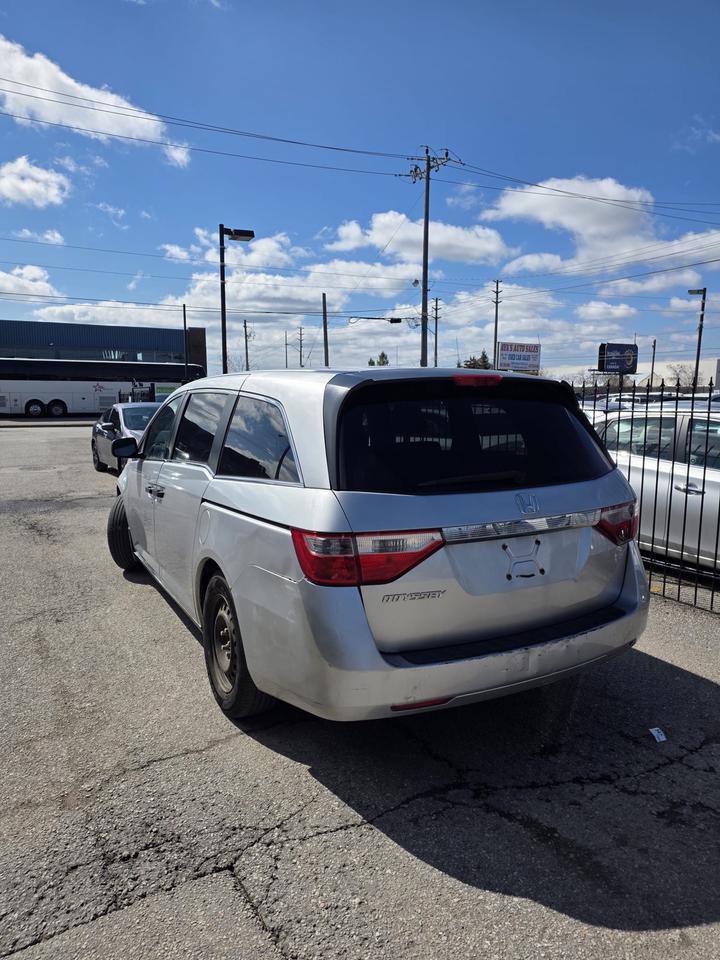 2011 Honda Odyssey LX Photo