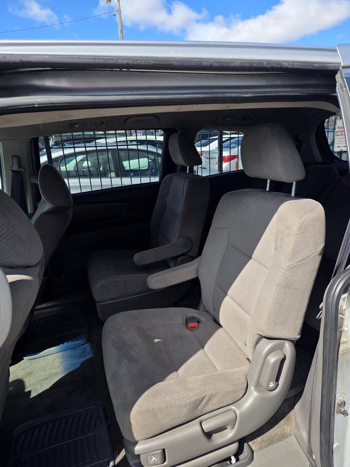 2011 Honda Odyssey LX Photo